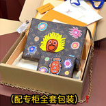 ̺    M81982